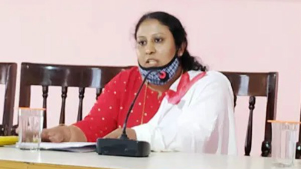 Madikeri: Husband Arrested For Caste Dispraise: Wife Protest In Front Of The SP Office Madikeri: Husband Arrested For Caste Dispraise: Wife Protest In Front Of The SP Office