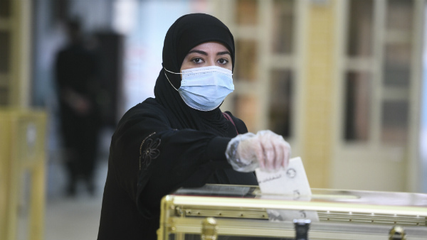 65 ಜನರಲ್ಲಿ ಒಬ್ಬಳೇ ಮಹಿಳೆ..!