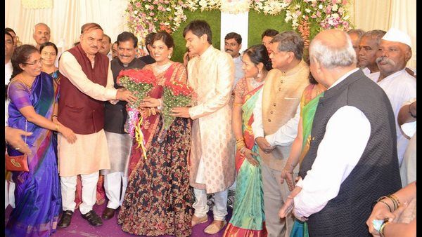 ಜಗದೀಶ್ ಶೆಟ್ಟರ್ ಮತ್ತು ಸುರೇಶ್ ಅಂಗಡಿ ಎರಡೂ ಕುಟುಂಬ ನೆಂಟಸ್ಥರು 