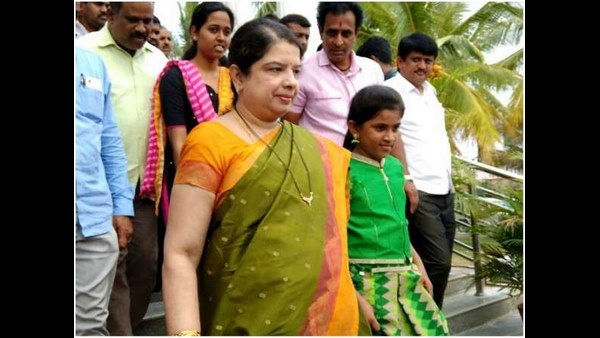 ರಾಮನಗರದಲ್ಲಿ ಅವನ ಹೆಂಡತಿನ ನಿಲ್ಲಿಸಿಕೊಂಡು ಗೆಲ್ಲಿಸಿಕೊಂಡರು 