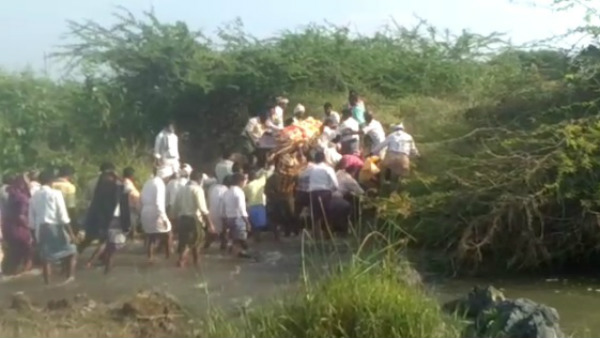 Ballari: Madire Village Lack Of Facility To Cremate Dead Bodies Ballari: Madire Village Lack Of Facility To Cremate Dead Bodies