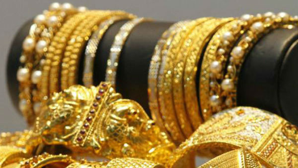 Techie Invites His Female Colleague to Home, Gifted Wifes Jewellery Techie Invites His Female Colleague to Home, Gifted Wifes Jewellery