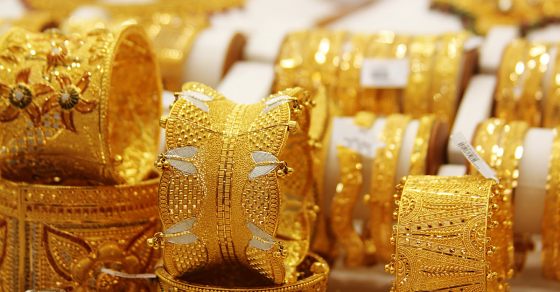 Gold Prices Drops Today, Silver Rates Edge Lower