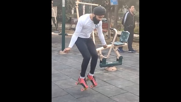 ರೋಲರ್ ಸ್ಕೇಟ್‌ನಲ್ಲಿ ಸ್ಕಿಪ್ಪಿಂಗ್