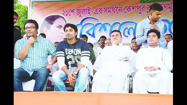 ಸುವೇಂದು ಅಧಿಕಾರಿಯವರ ತಂದೆ ಮತ್ತಿಬ್ಬರು ಸಹೋದರರು ಟಿಎಂಸಿ ಶಾಸಕರು 