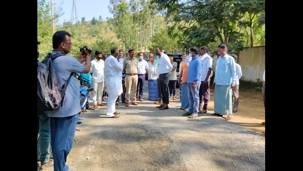 Bouncers Threatens Chitradurga MLA GH Thippareddy 