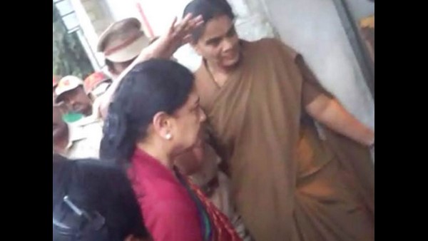 ದಂಡ ವಿಧಿಸಿದ ಬಳಿಕ ಬಿಡುಗಡೆಗೆ ಅರ್ಹ ದಂಡ ವಿಧಿಸಿದ ಬಳಿಕ ಬಿಡುಗಡೆಗೆ ಅರ್ಹ