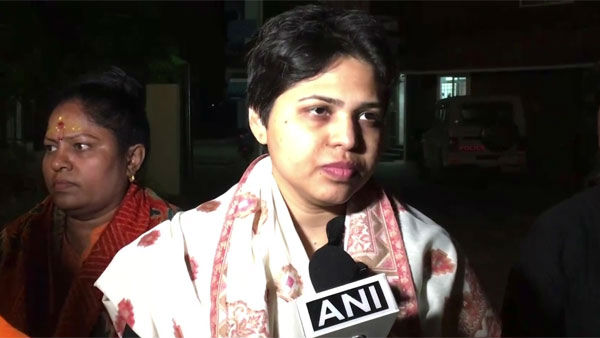 Social Activist Trupti Desai Barred From Entering Maharashtras Shirdi Till December 11 Social Activist Trupti Desai Barred From Entering Maharashtras Shirdi Till December 11
