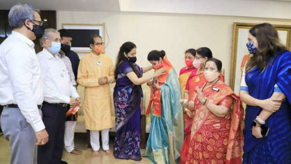 Actress Urmila Matondkar Officially Joins Shiv Sena In The Presence Of Maharashtra CM Uddhav Thackeray Actress Urmila Matondkar Officially Joins Shiv Sena In The Presence Of Maharashtra CM Uddhav Thackeray