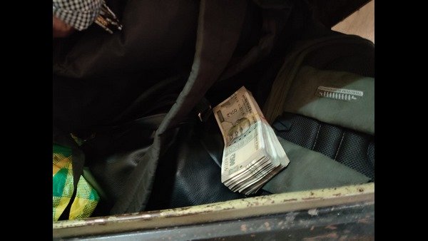 ಇವತ್ತು ಹಣ ತಲುಪಿಸುವಂತೆ ಮುಖ್ಯ ಪೇದೆ ರೆಡ್ಡಿ ಸೂಚಿಸಿದ್ದರು. 