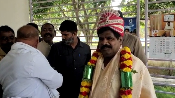 Kolar: Former Minister H Nagesh Arrived To Mulabagilu After Resigns Ministerial Post Kolar: Former Minister H Nagesh Arrived To Mulabagilu After Resigns Ministerial Post