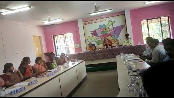 ಮುಖ್ಯಾಧಿಕಾರಿಗಳು ಹಾರಿಕೆಯ ಉತ್ತರ ನೀಡುತ್ತಿದ್ದಾರೆ