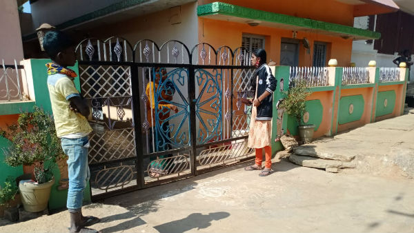 Kolar: Boy Cheating Girl In Name Of Marriage, Girl Protest In Front Of Lover House