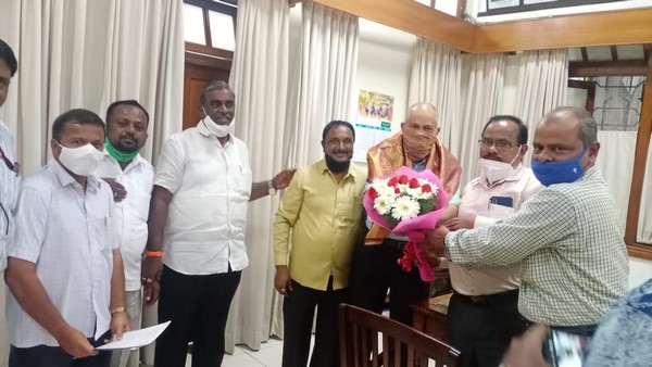 ಸೌಲಭ್ಯಗಳನ್ನು ವಿಸ್ತರಿಸುವಂತೆ ಬೇಡಿಕೆ ಸೌಲಭ್ಯಗಳನ್ನು ವಿಸ್ತರಿಸುವಂತೆ ಬೇಡಿಕೆ