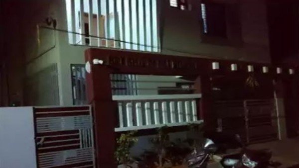 ಆಗಸ್ಟ್ನಲ್ಲಿ ಹೊಸ ಮನೆ ಆಗಸ್ಟ್ನಲ್ಲಿ ಹೊಸ ಮನೆ