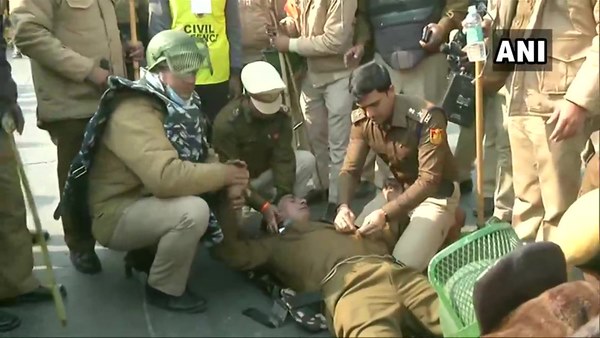 ದಿಕ್ಕುತಪ್ಪಿದ ಟ್ರ್ಯಾಕ್ಟರ್ ಪರೇಡ್, ಹಿಂಸಾಚಾರ! 