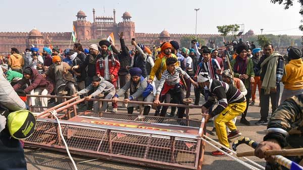 ಐಟಿಒದಲ್ಲಿ ಹಿಂಸಾಚಾರ ಶುರು