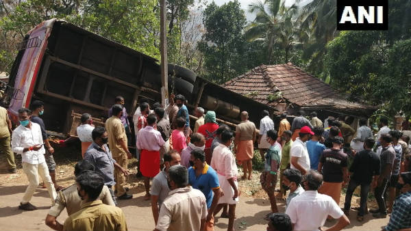 Karnatakas Bus Crashed Into House Near Kasargod: Six Killed, Several Injured