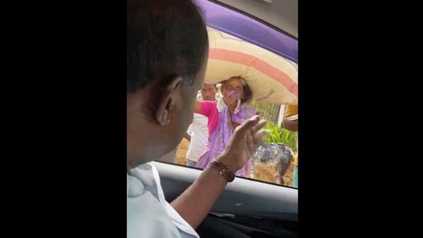 ಕುಮಾರಸ್ವಾಮಿಯವರ ಮುಂದೆ ಕಣ್ಣೀರು 