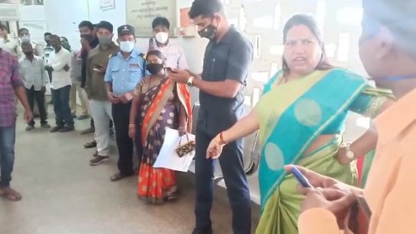 Karwar: Disarray In District Hospital: MLA Roopali Naik Outrage Over Doctors
