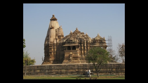 ಗರ್ಭಗುಡಿಯ ಪ್ರಭಾವಳಿ 