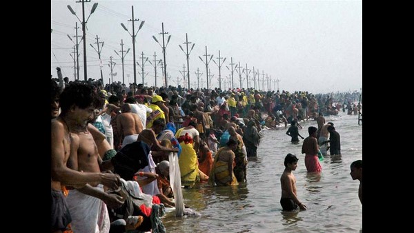 Kumbh Mela 2021: Over 7 Lakh Devotees Take Holy Bath In The Bank Of River Ganga In Haridwar