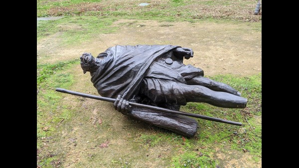 ಗಂಭೀರವಾಗಿ ಪರಿಗಣನೆ ಗಂಭೀರವಾಗಿ ಪರಿಗಣನೆ