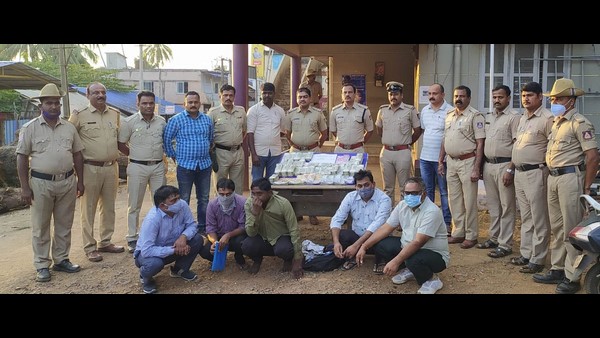Karwar: Rs 50 Lakh Illegal Money Siezed By Police In Yellapur