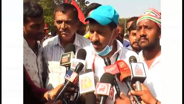 Protesters Who Gave The 8-Day Deadline For The Settlement Of The Toyota Workers Problem