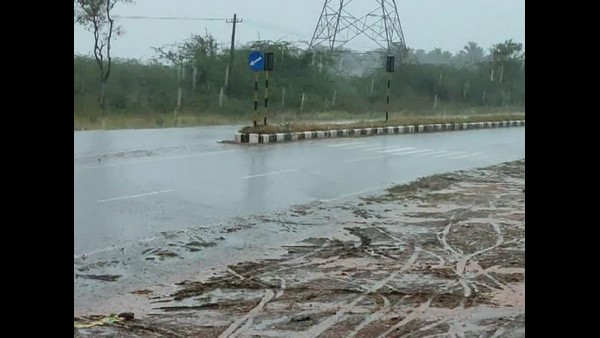 25ಕ್ಕೂ ಹೆಚ್ಚು ಕಿರಾಣಿ ಅಂಗಡಿಗಳಿಗೆ ನೀರು ನುಗ್ಗಿದೆ