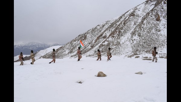 Watch: ITBP jawans celebrate Republic Day on an ice body in Ladakh Watch: ITBP jawans celebrate Republic Day on an ice body in Ladakh
