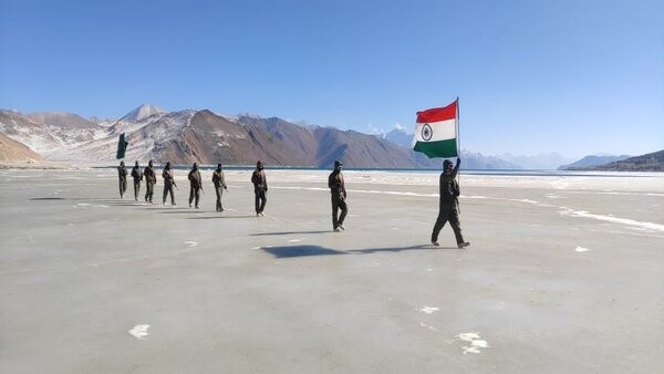 Watch: ITBP jawans celebrate Republic Day on an ice body in Ladakh Watch: ITBP jawans celebrate Republic Day on an ice body in Ladakh