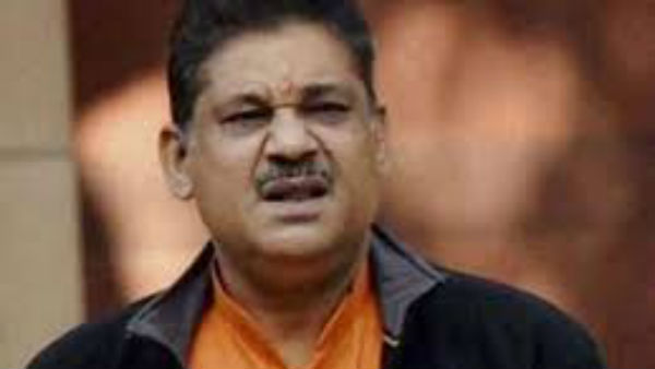 ಕೀರ್ತಿ ಆಜಾದ್ ಟೀಕೆ