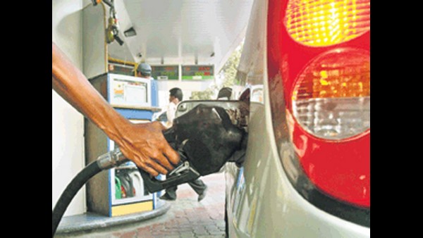 Karwar: Case Of Water Mix In Petrol: Rs.15 Lakh Fine To Bunk Owner Karwar: Case Of Water Mix In Petrol: Rs.15 Lakh Fine To Bunk Owner