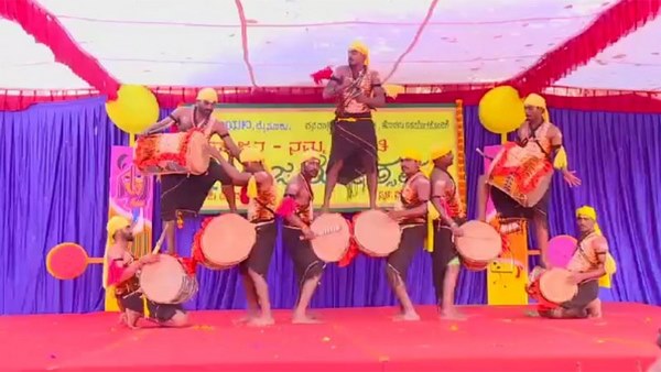 ಸಂಸ್ಕೃತಿ ಉಳಿಯಲು ಆದಿವಾಸಿಗಳೇ ಮುಖ್ಯ ಕಾರಣ ಸಂಸ್ಕೃತಿ ಉಳಿಯಲು ಆದಿವಾಸಿಗಳೇ ಮುಖ್ಯ ಕಾರಣ