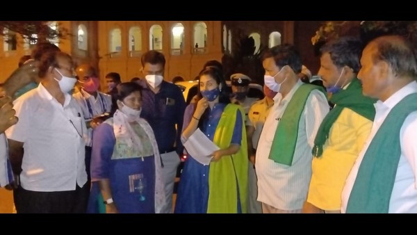 Mysuru: DC Rohini Sindhuri Assurance Background: End Of Green Buds Depositors Protest 