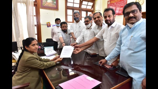 ಕಾಂಗ್ರೆಸ್-ಜೆಡಿಎಸ್ ಮೈತ್ರಿಯಲ್ಲಿ ಬಿರುಕು ಕಾಂಗ್ರೆಸ್-ಜೆಡಿಎಸ್ ಮೈತ್ರಿಯಲ್ಲಿ ಬಿರುಕು