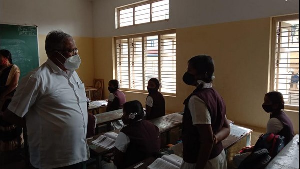 ಮಾತುಕತೆಗೆ ನಾನು ಮುಕ್ತ! ಮಾತುಕತೆಗೆ ನಾನು ಮುಕ್ತ!