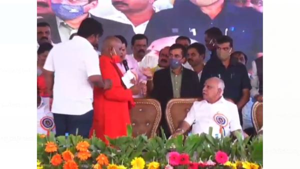 Valmiki Jatre: A skirmish Between Prasananandapuri Swamiji And CM Yediyurappa Valmiki Jatre: A skirmish Between Prasananandapuri Swamiji And CM Yediyurappa