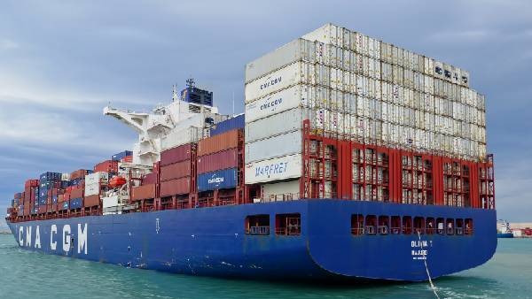 ಕಂಟೇನರ್ ಕೊರತೆಯಿಂದ ಸರಕು ಸಾಗಾಟಕ್ಕೆ ಅಡ್ಡಿ ಕಂಟೇನರ್ ಕೊರತೆಯಿಂದ ಸರಕು ಸಾಗಾಟಕ್ಕೆ ಅಡ್ಡಿ