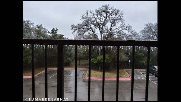 ಚಂಡಮಾರುತದ ಆಟೋಪ ನಿರಂತರವಾಗಿ ಸಾಗುತ್ತಿತ್ತು 