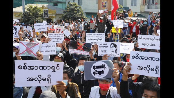 ಮಿಲಿಟರಿ ಆಡಳಿತ ಶುರು..!