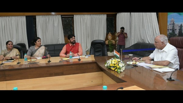 200 ಅತ್ಯುತ್ತಮ ಚಿತ್ರಗಳ ಪ್ರದರ್ಶನ 200 ಅತ್ಯುತ್ತಮ ಚಿತ್ರಗಳ ಪ್ರದರ್ಶನ