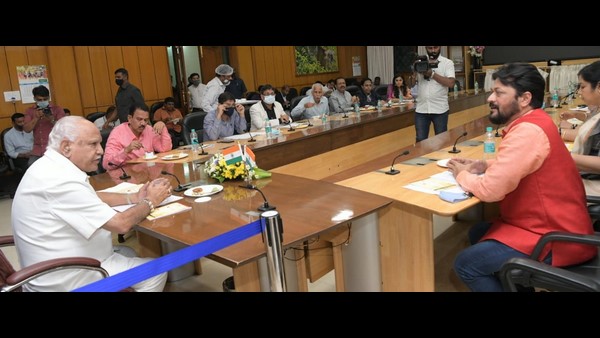 ಏಳು ದಿನಗಳ ಚಲನಚಿತ್ರೋತ್ಸವ ಏಳು ದಿನಗಳ ಚಲನಚಿತ್ರೋತ್ಸವ