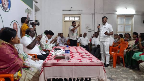 ಮಂಜುನಾಥಗೌಡ ಗೈರು, ಆಕ್ರೋಶ