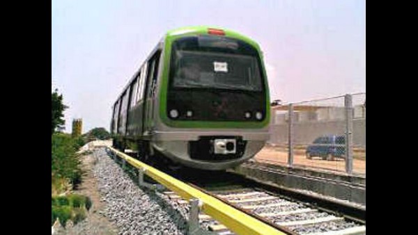 ನಿಲ್ದಾಣದ ಹೊರಗಿರುವ ಮೆಟ್ರೋಗೆ ಸೇರಿದ ಜಮೀನು 