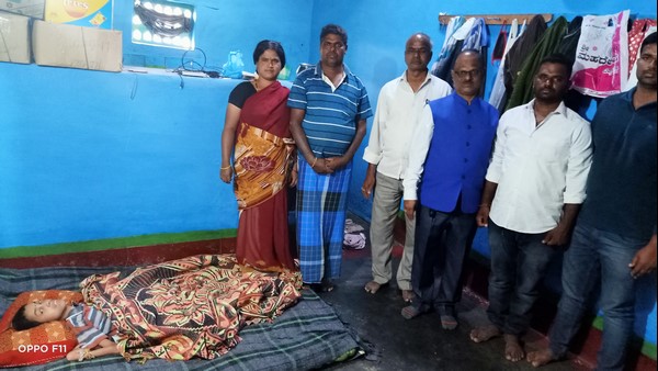 ಮಕ್ಕಳಿಬ್ಬರಿಗೆ ಹಾಸಿಗೆಯೇ ಬದುಕು