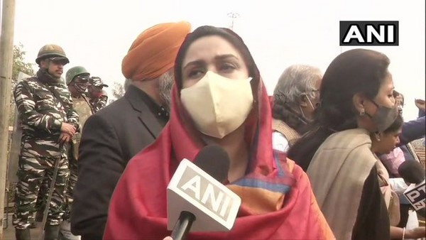 Delhi Police Stopped Opposition Leaders Who Have Reached Ghazipur Border To Meet Farmers Delhi Police Stopped Opposition Leaders Who Have Reached Ghazipur Border To Meet Farmers