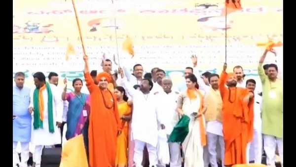 Panchamasali seer given deadline to govt to add Panchamasali community to Category 2A