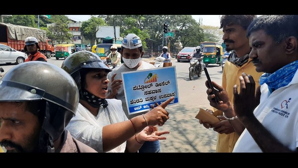 AAP Conducted Series Of Protest In Bengaluru Opposing Fuel Price Hike